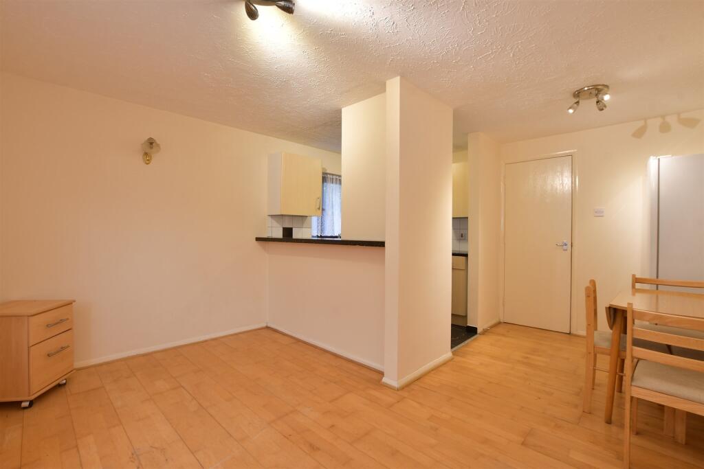 Lounge/ Dining Room