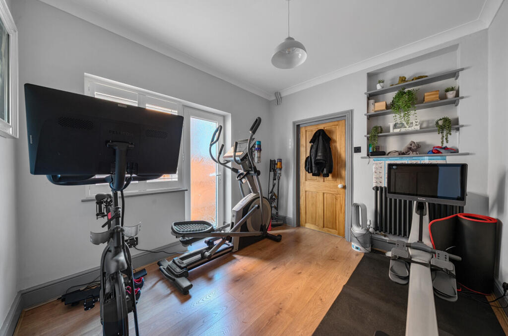 1342307-15-68a8d1...