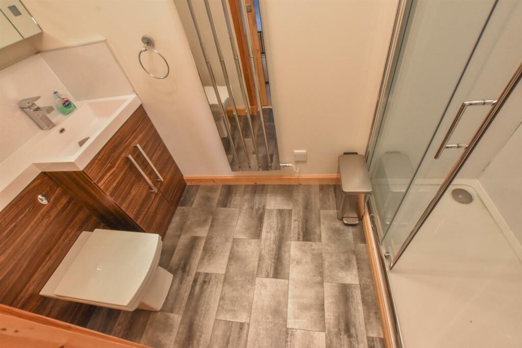 BEDROOM FIVE EN-SUITE-2.jpg