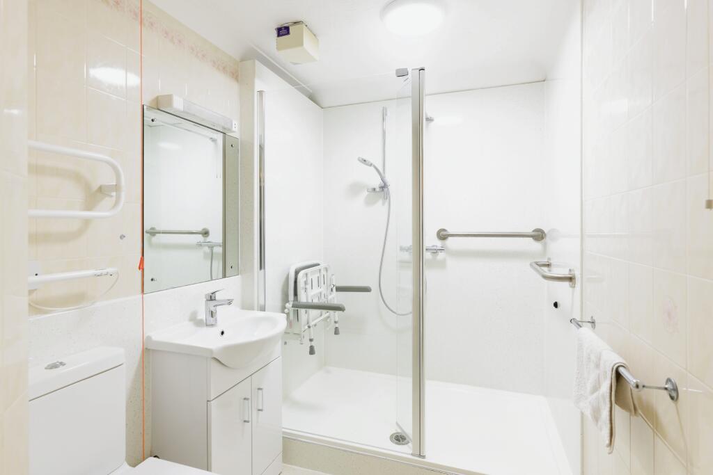 SHOWER ROOM