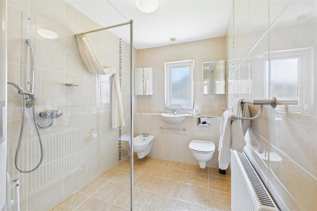 Main Bathroom.