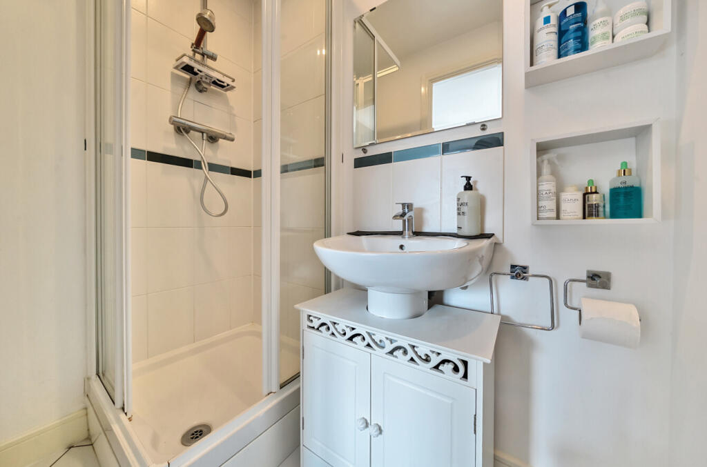 1301408-16-6839f3...