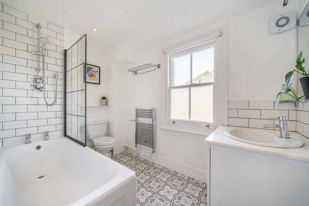 Bathroom.JPG