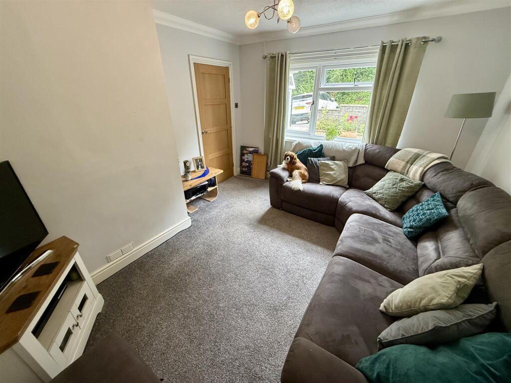 FRONT LOUNGE/ LIVING ROOM