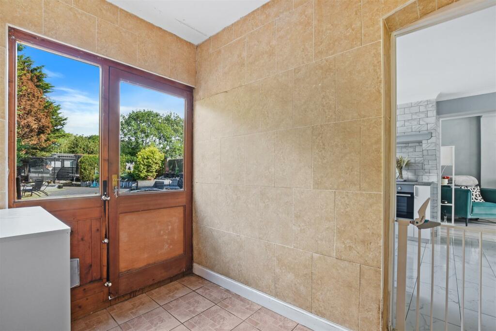 73IrthlingboroughRd17.jpg