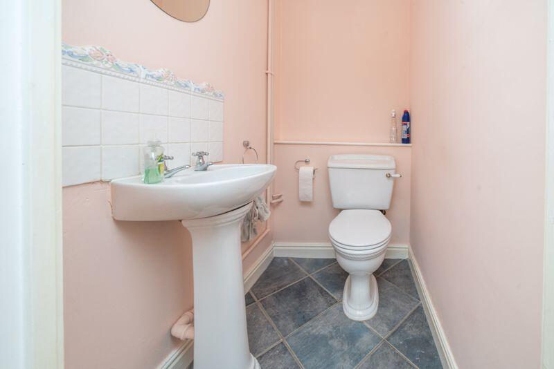 GUEST CLOAKROOM
