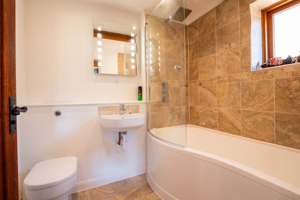 Ensuite 4.jpg