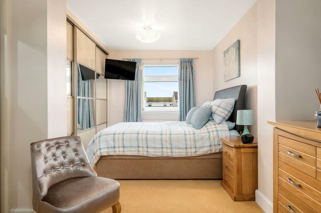 Bedroom 1 (2).jpg
