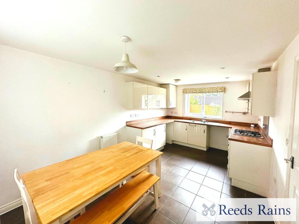 Kitchen &amp; Dining