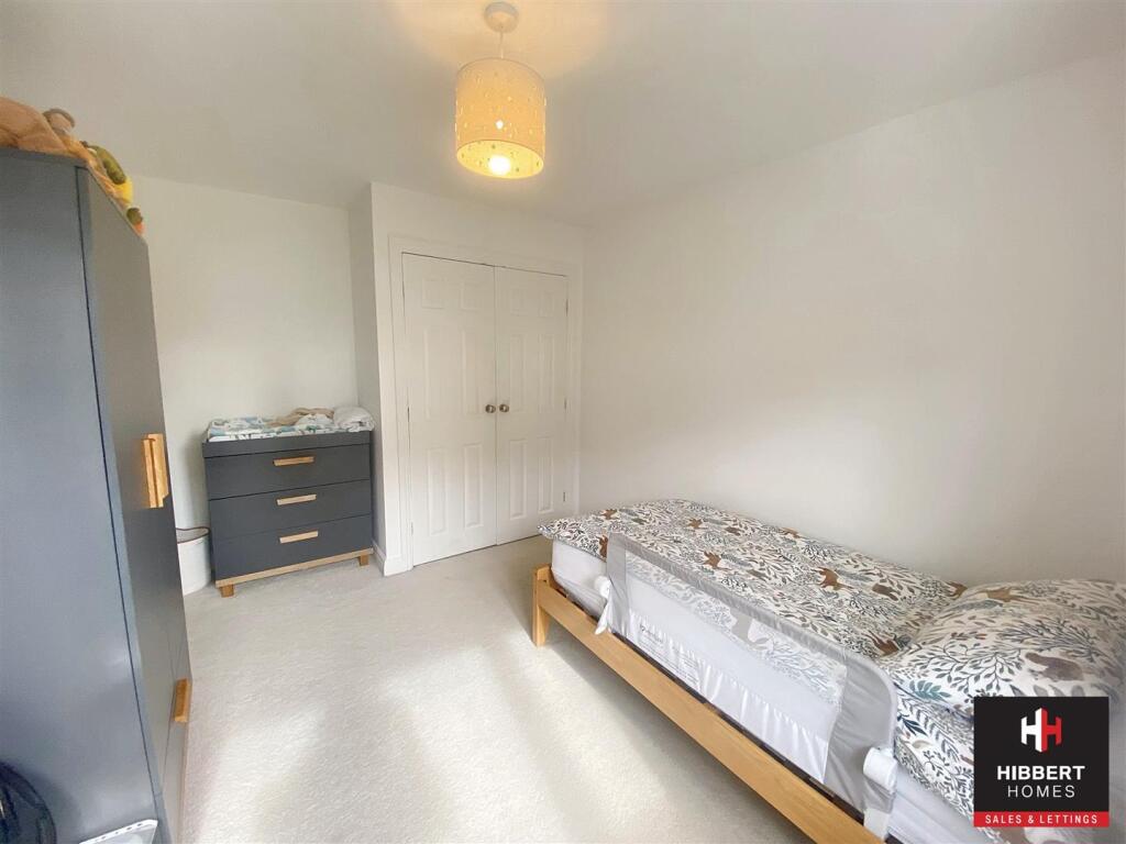 bed 4.jpg