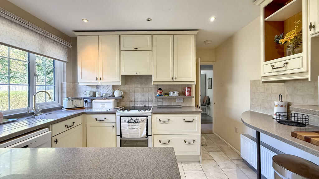Kitchen/breakfast...