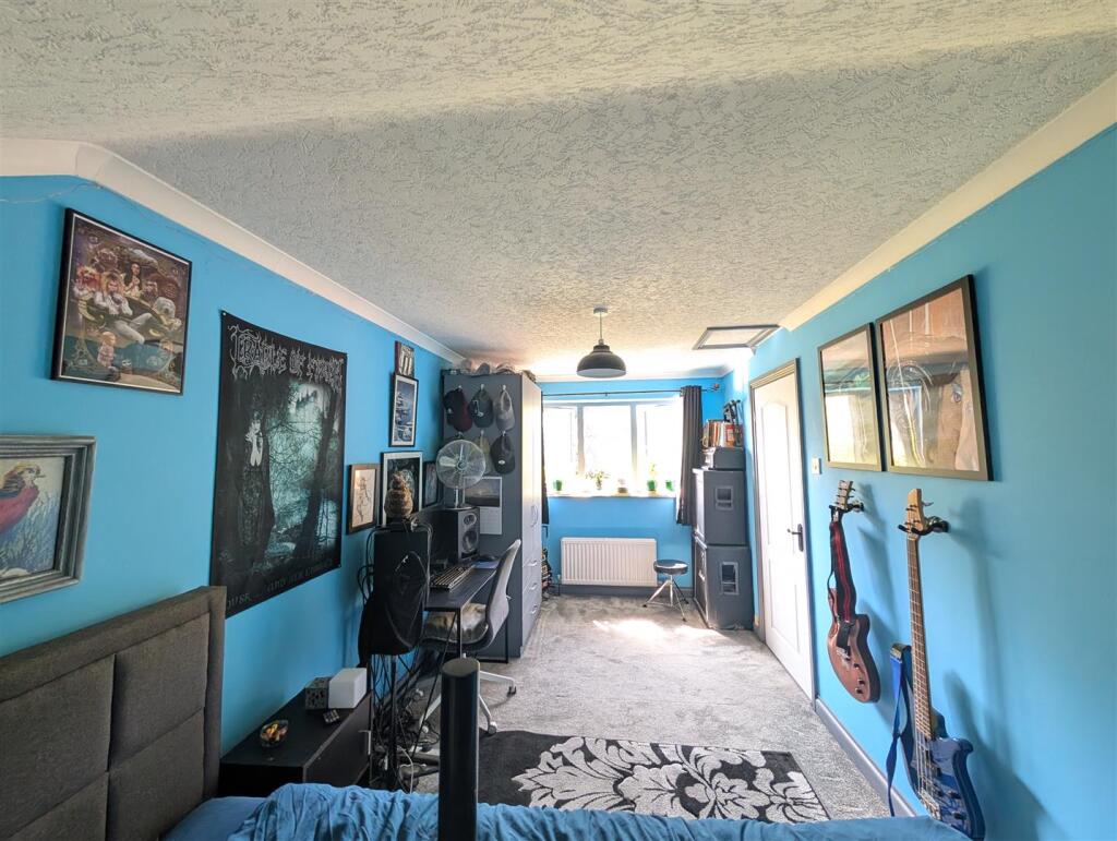Bedroom B.jpg