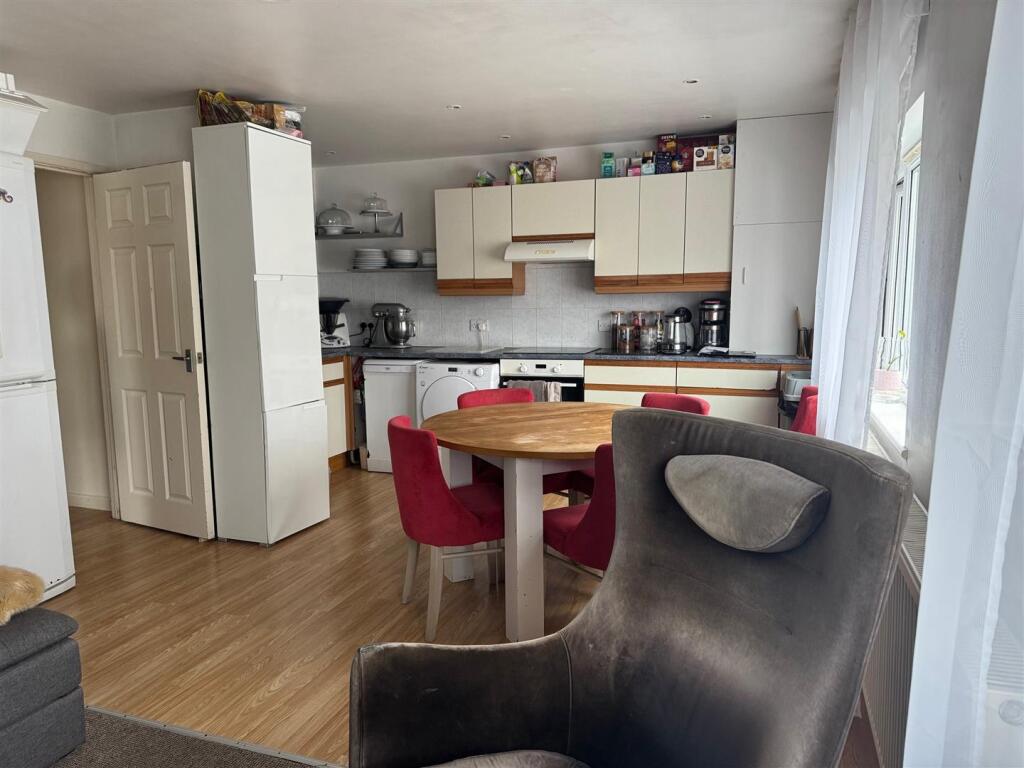 flat one kitchen diner.jpg