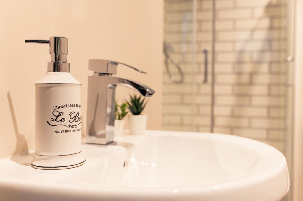 Call 02920 668585 to secure your viewing_28