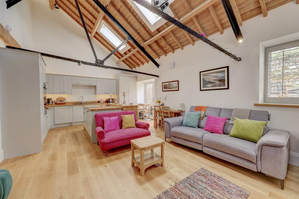 Open Plan Living Room / Kitchen