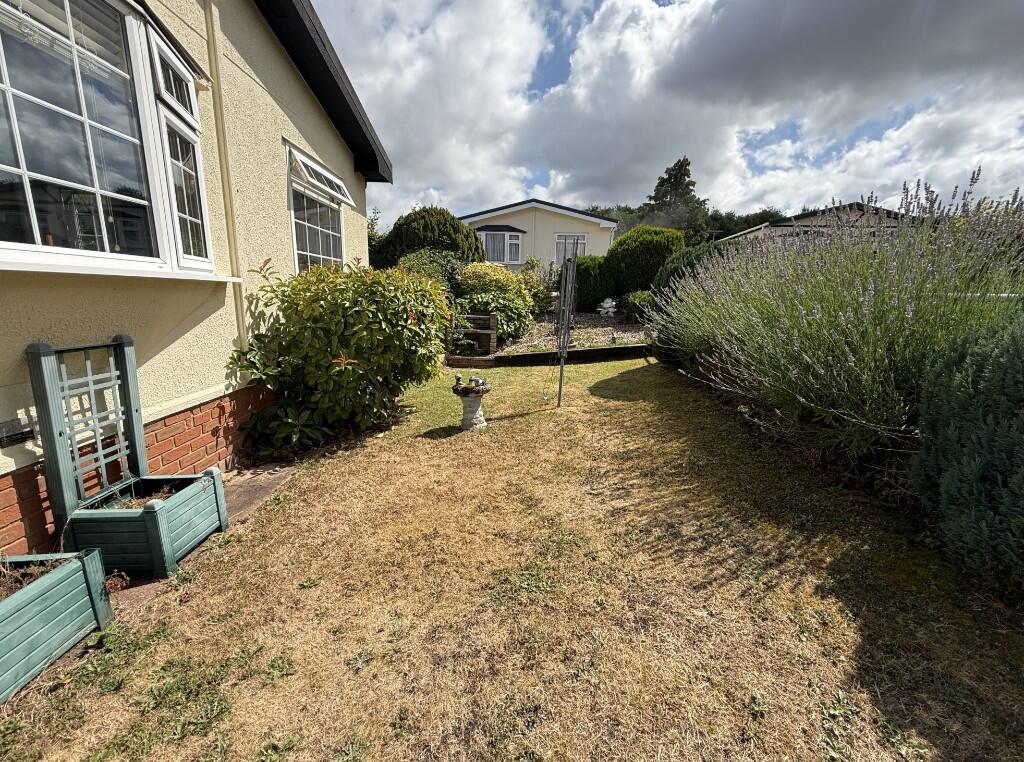 SIDE GARDEN
