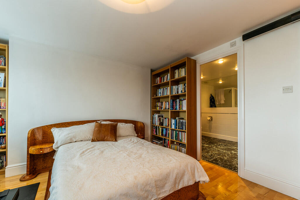 33 Kings Court 02...