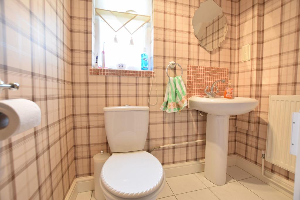 GROUND FLOOR CLOAKROOM