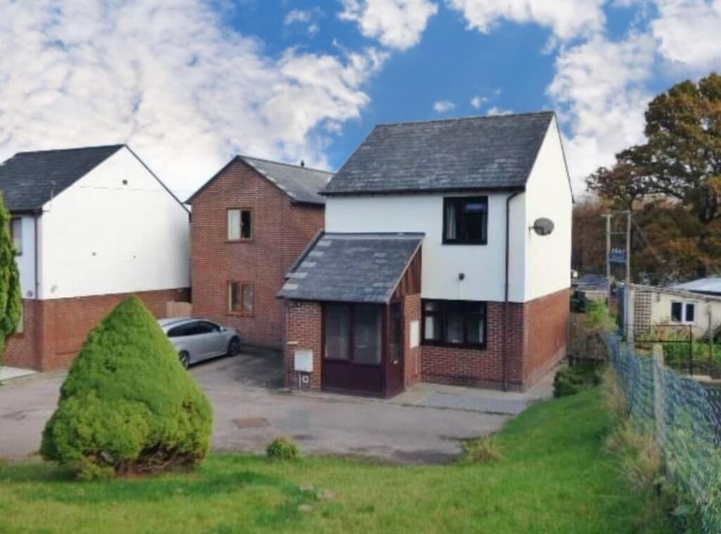 Modern Home with Two Double Bedrooms In a Great L