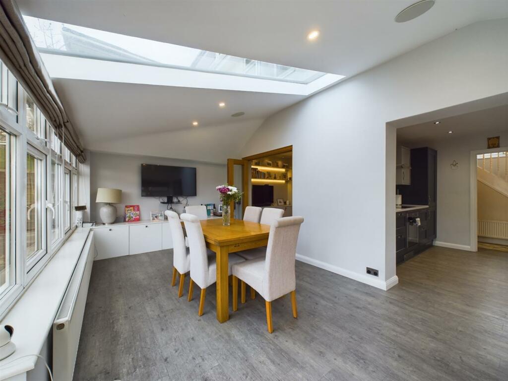 Sun Room/Dining Area