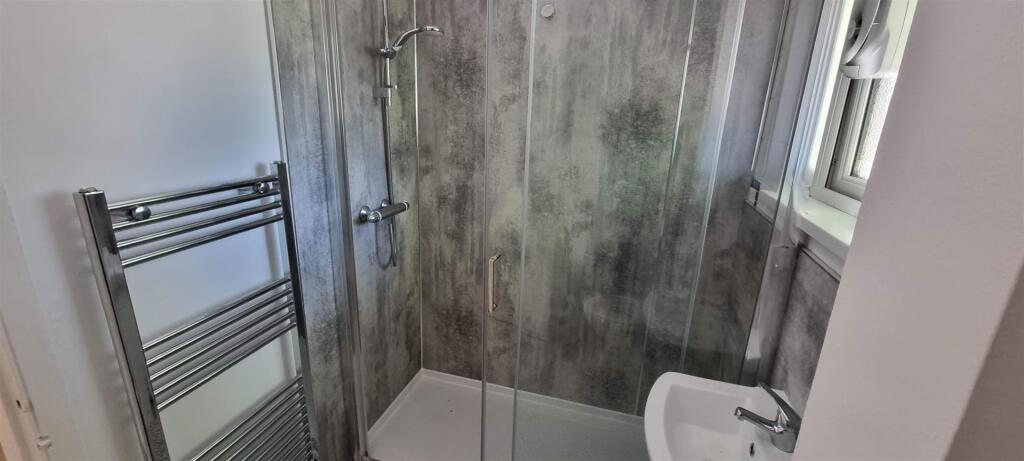 Whinney Hill bathroom (2).jpg