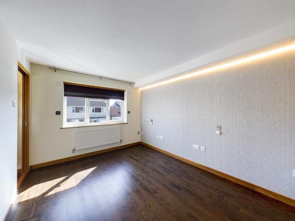 CAM00560P1-PR0113-STILL09