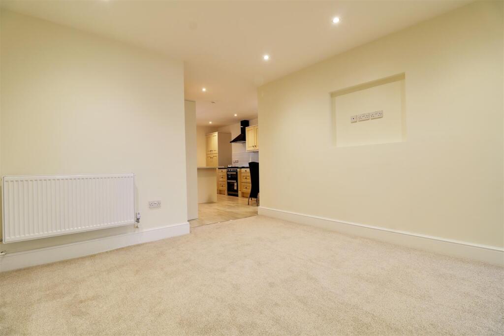 OPEN PLAN LOUNGE AREA measuring