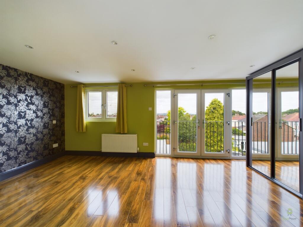 CAM01834G0-PR0204-STILL001