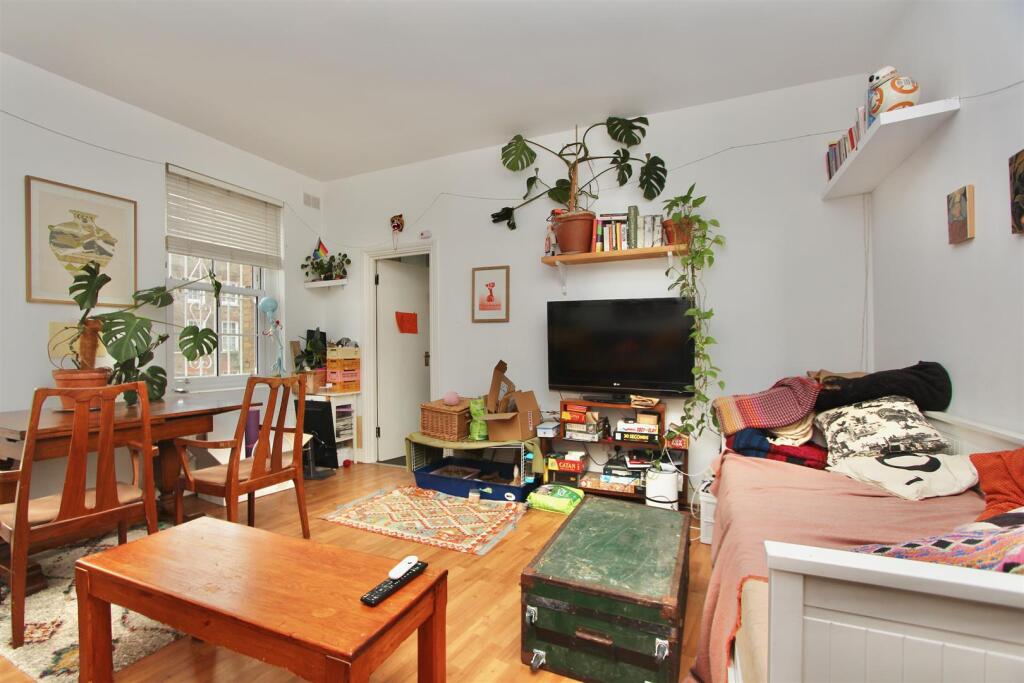 Stoke Newington Church Street, N16