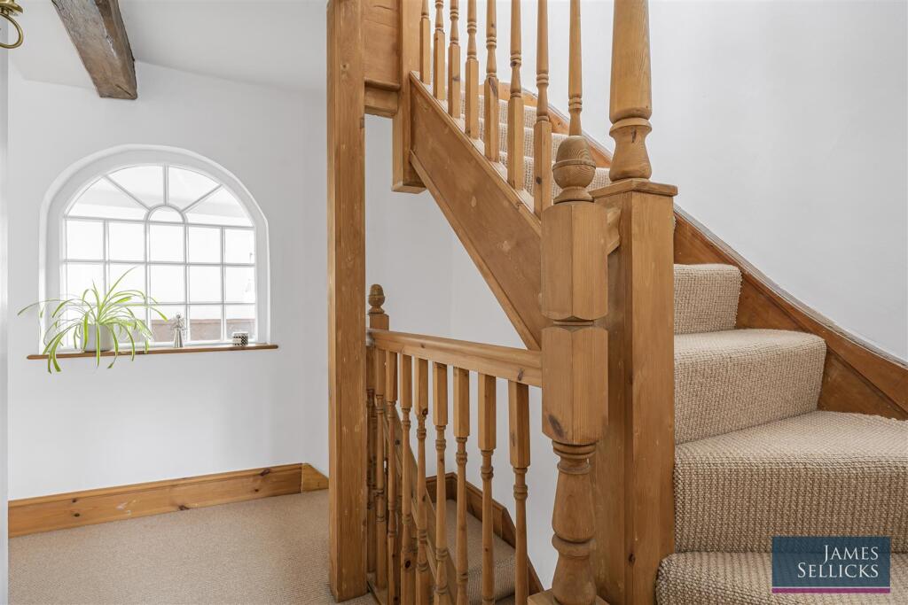 Landing &amp; picture window