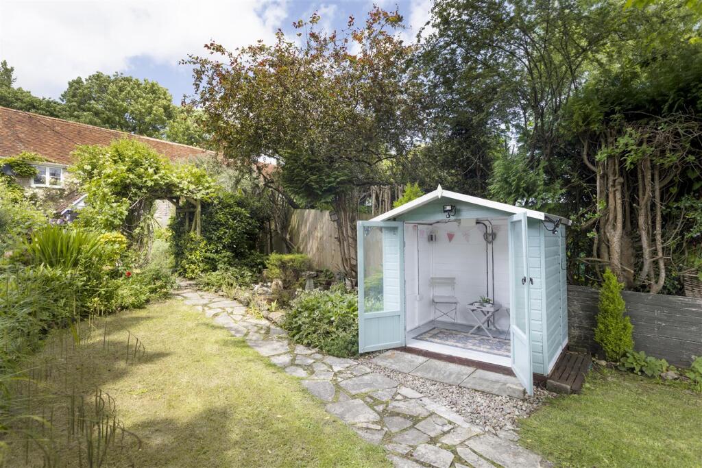 Summer house 1.jpg