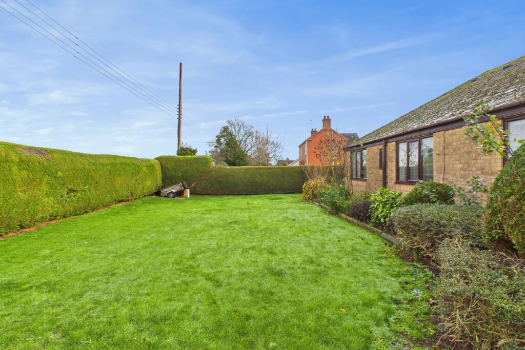 EweMove - Spalding - Moulton - Front Garden