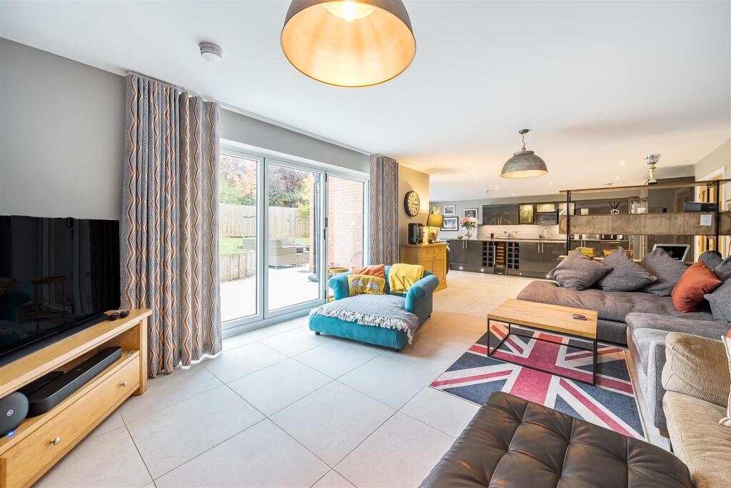 15a Brackley Road, Silverstone (12).jpg