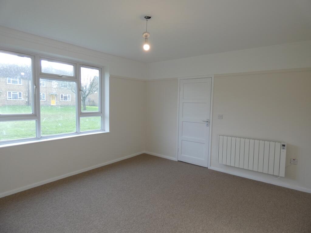 Pic 4 Living Room (1).JPG