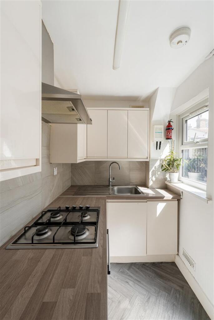 Green Street, E7
