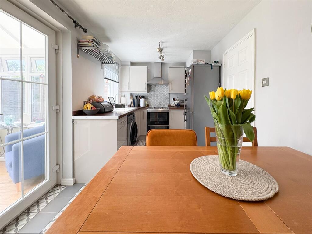 Kitchen..jpg
