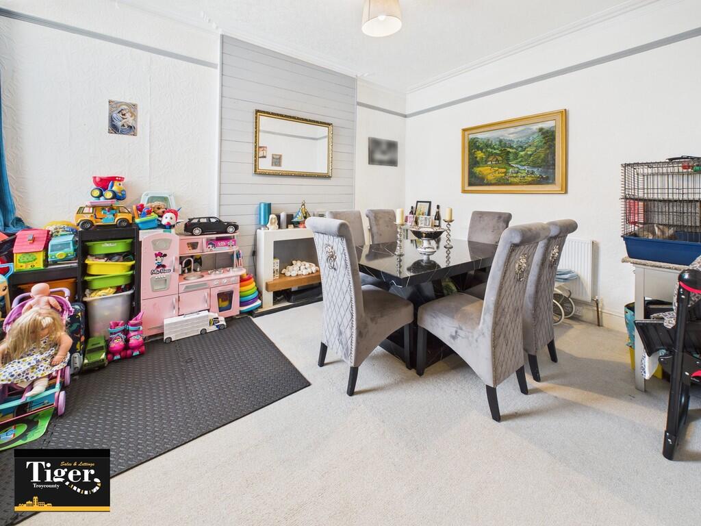 CAM02176G0-PR0725...