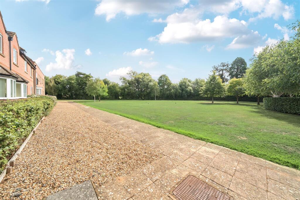 73 Reffield Close, Towcester (2).jpg