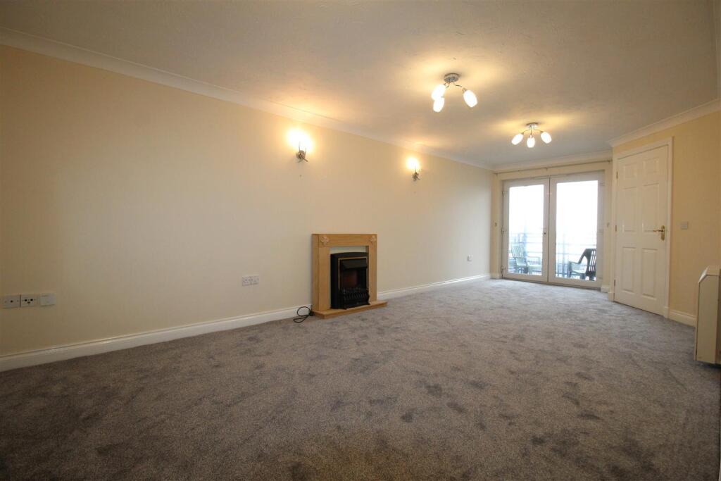 Lounge / Dining Room