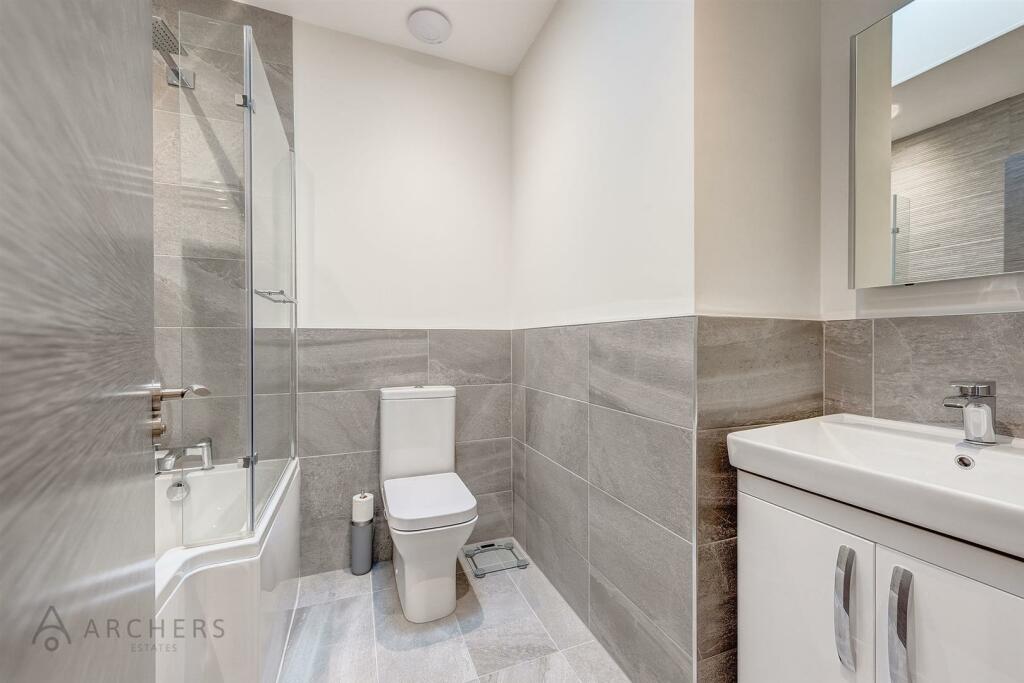 Apt.15BeauchiefGrove(Interior)(14of23).jpg