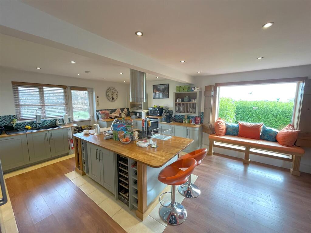 kitchen 3.jpg
