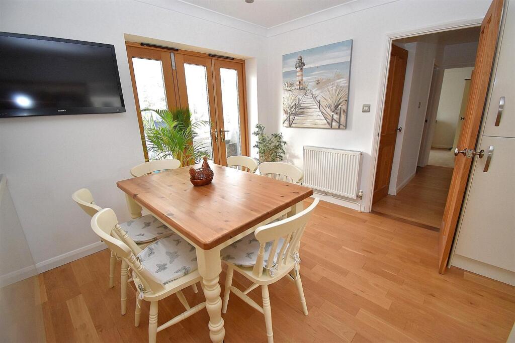 DINING AREA.JPG
