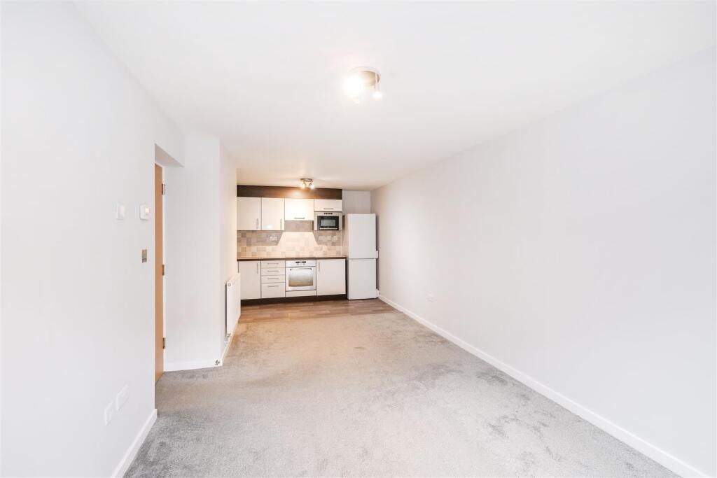 18 Cannock Court-11.jpg
