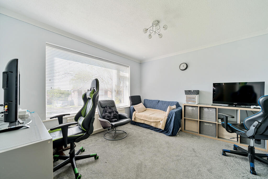 Office / Bedroom 5