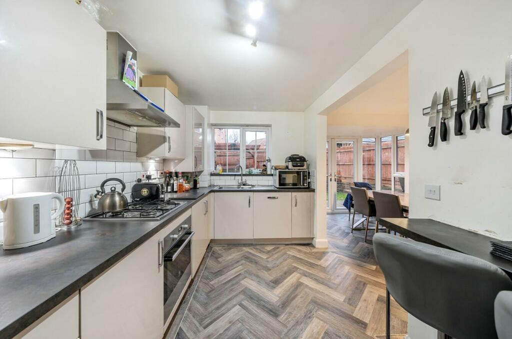 Cowley Meadow Way, Crick