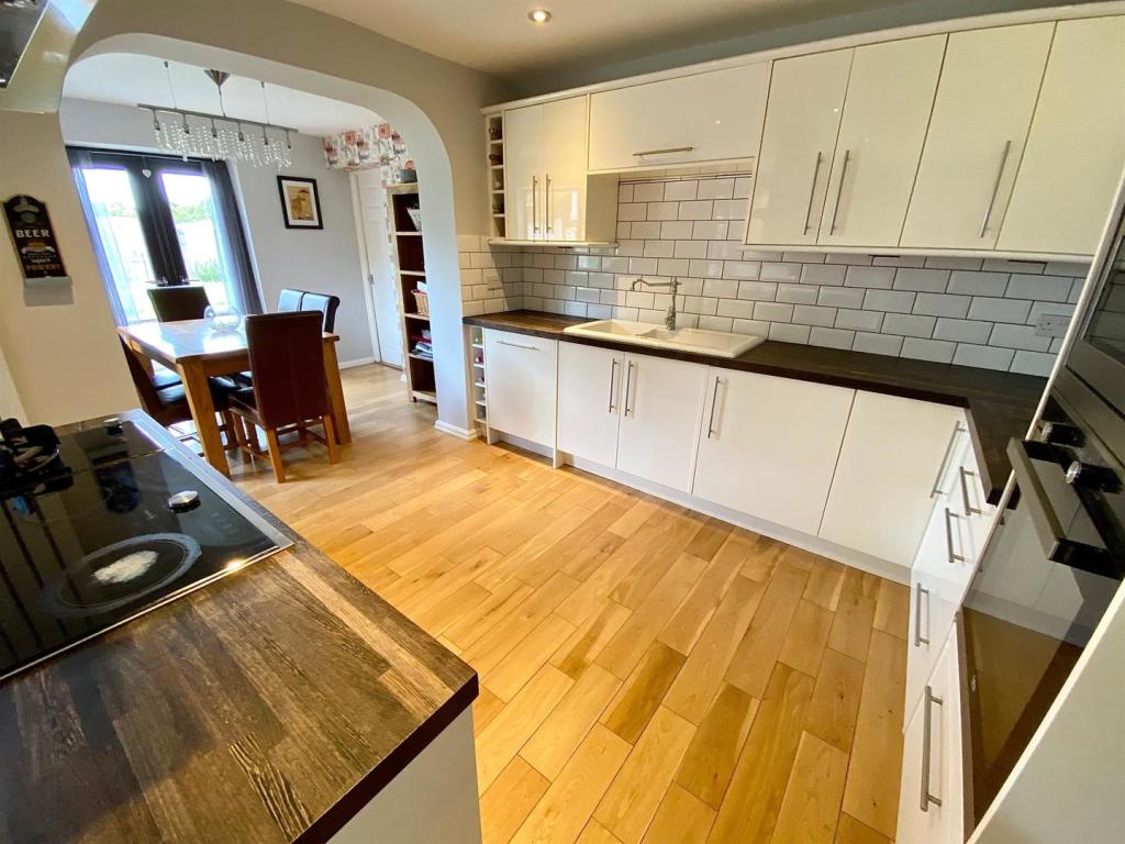 woodward court 14 kitchen.jpg