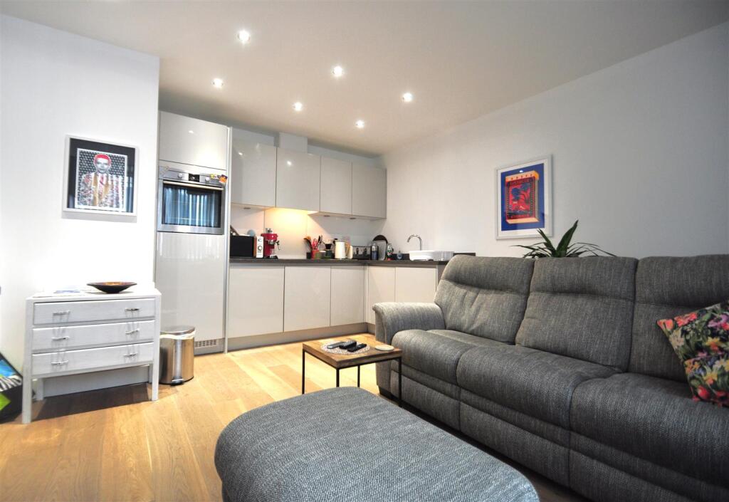 Open Plan Kitchen &amp; Living Area
