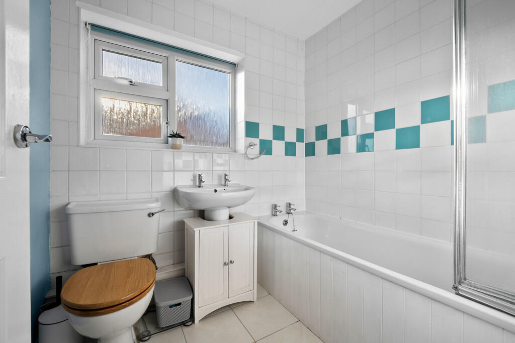 8 Tintern Avenue,...