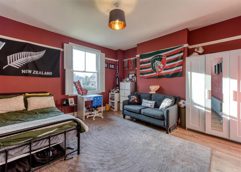 49 Richmond Road-bed3.jpg