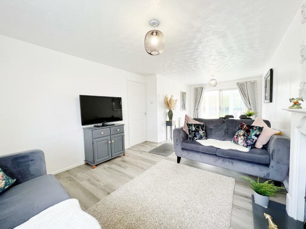 Lounge pic 2.jpg